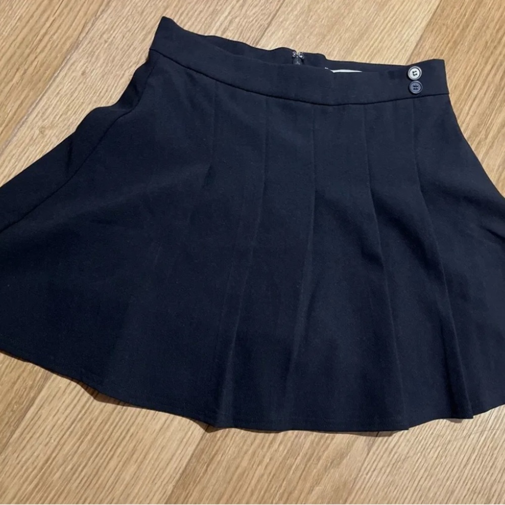 Black pleated skort